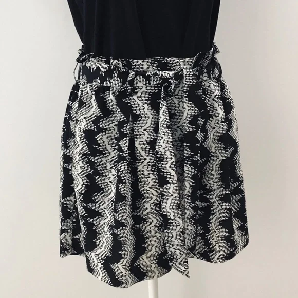 COUNTRY ROAD size 8/10 black and white shorts with tie belt and elastic waist - Picture 2 of 8